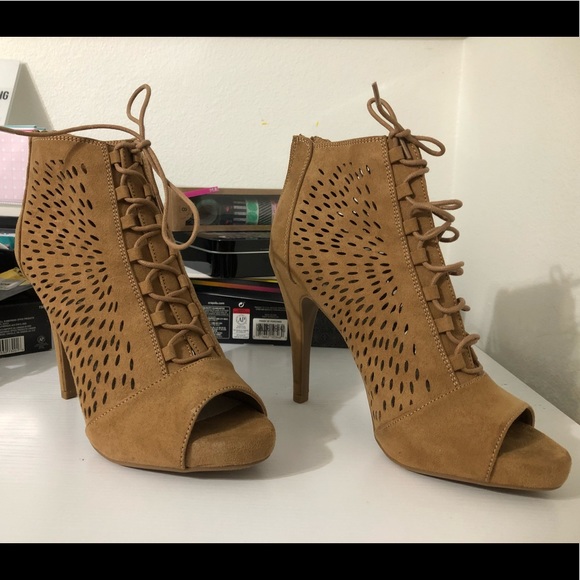 Heels - Picture 1 of 3